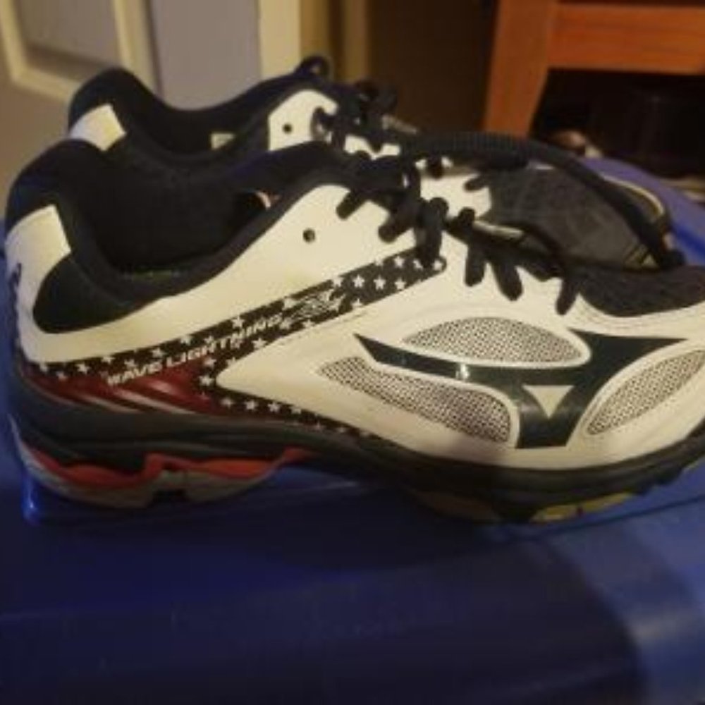 Mizuno Volleyball Sneakers